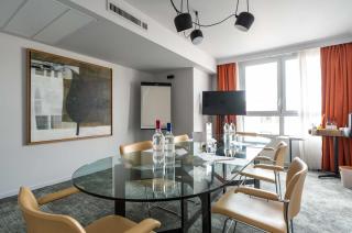 salle de réunion le bastion de l'un de nos hôtels séminaire la rochelle