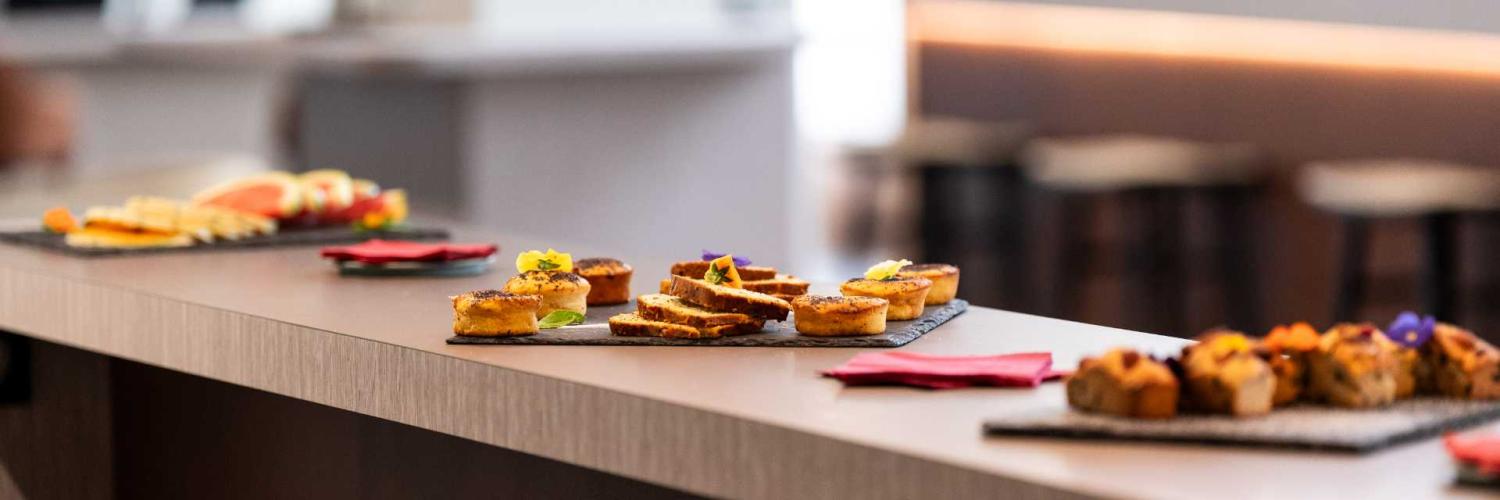 buffet pour une réunion lors d'un séjour dans notre hotel seminaire la rochelle