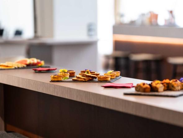 buffet pour une réunion lors d'un séjour dans notre hotel seminaire la rochelle