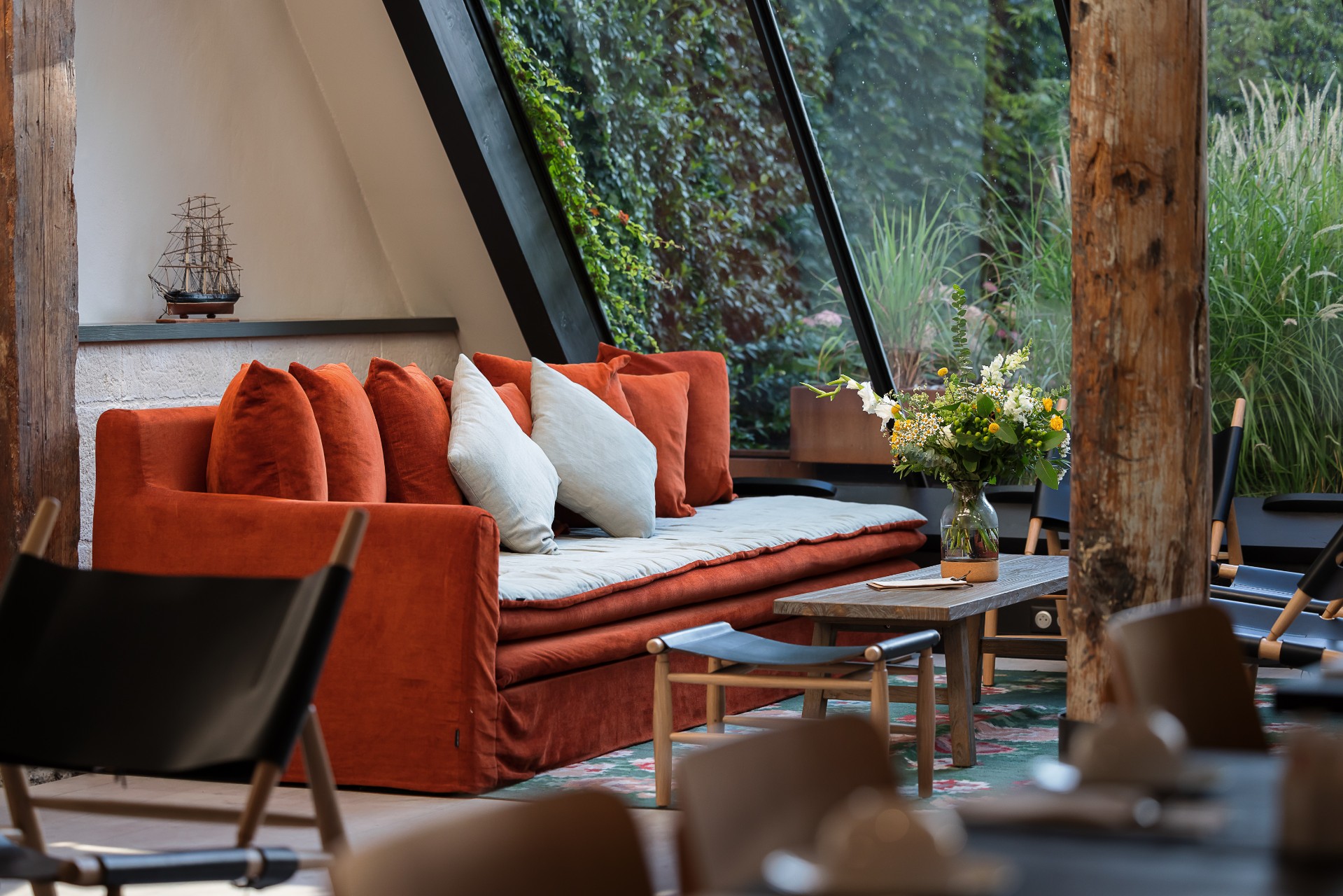 4 Le Saint Nicolas Hotel La Rochelle lobby